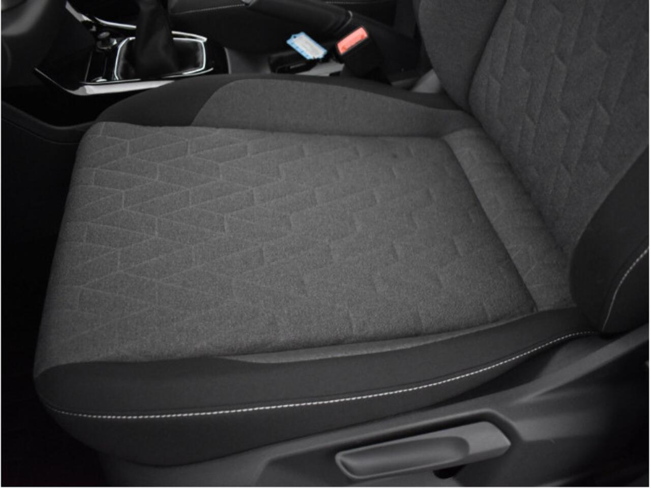 Volkswagen T-Cross Life Edition 1.0 TSI 95 pk 5 versn. Hand · Achteruitrijcamera · draadloze telefoonlader · MEGA Sale