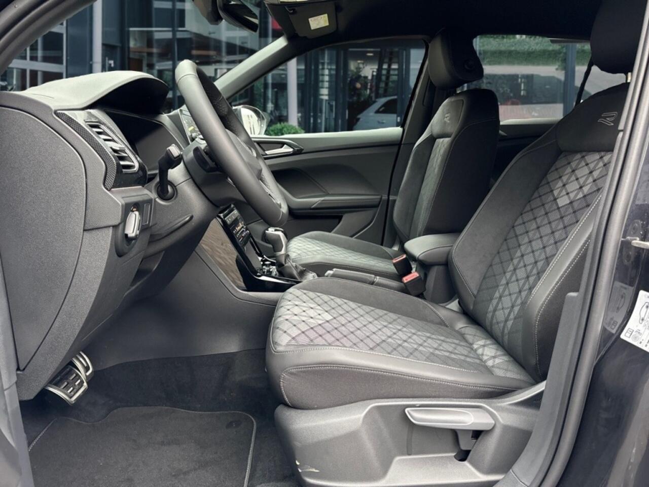 Volkswagen T-Cross 1.5 TSI DSG R-LINE AFN.TREKHAAK/IQ-LIGHTS/CAMERA/ACC/KEY-LESS