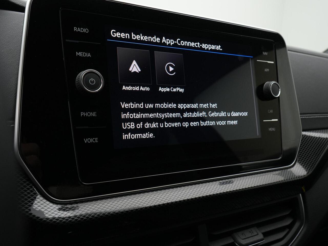 Volkswagen T-Cross 1.5 TSI 150 pk DSG R-Line Edition | R-Line | IQ Light | Trekhaak | Stoelverwarming | Achteruitrijcamera | Adaptive Cruise | Carplay | 17 inch