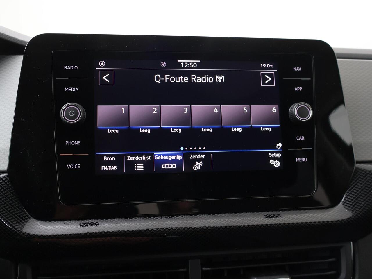 Volkswagen T-Cross Life Edition 1.0 70 kW / 95 pk TSI SUV 5 versn. Ha | Trekhaak afneembaar | Climatronic |