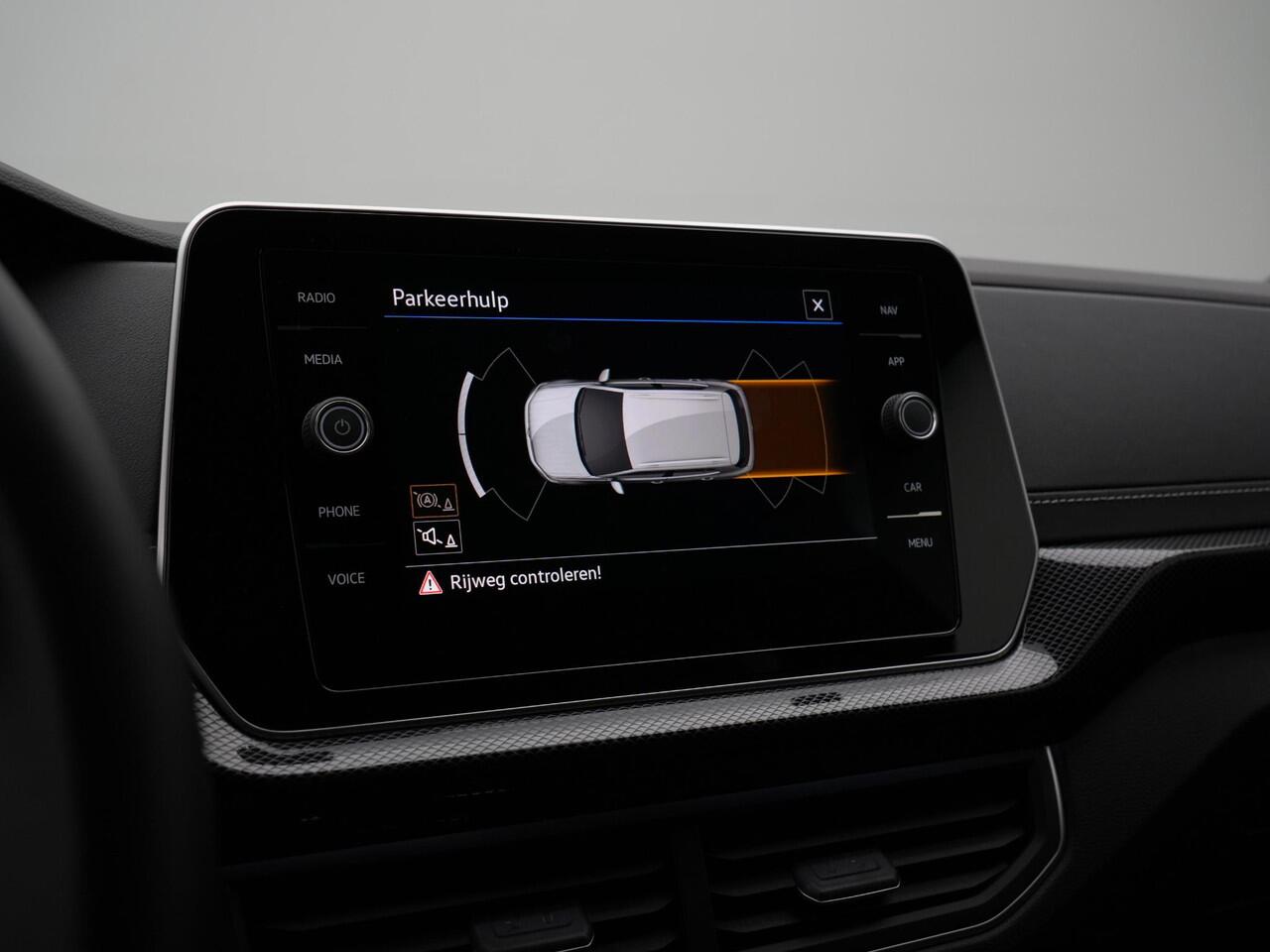 Volkswagen T-Cross 1.5 TSI 150 pk DSG R-Line Edition | R-Line | Trekhaak | IQ Light | Stoelverwarming | Achteruitrijcamera | Navigatie | Parkeersensoren voor/achter | Adaptive Cruise