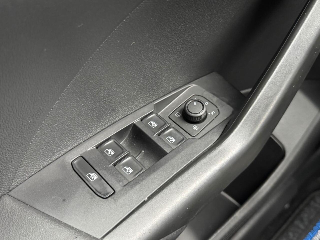 Volkswagen T-Cross 1.0 TSI 115 pk DSG Life Edition - Navi/Apple/Android - camera