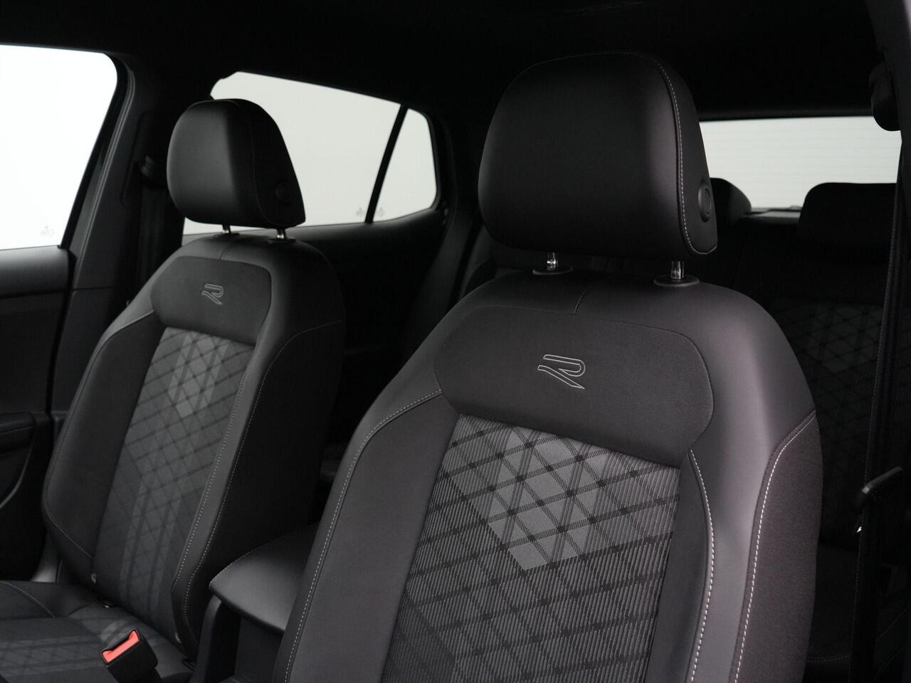 Volkswagen T-Cross 1.0 TSI 115 pk DSG R-Line Edition | IQ Light | Sportstoelen | Parkeersensoren voor/achter | Stoelverwarming | Carplay | 17 inch