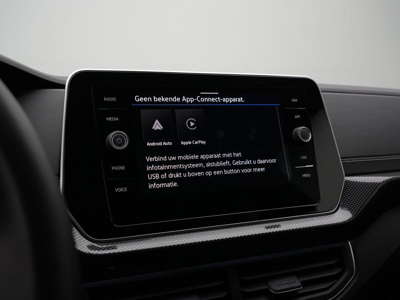 Volkswagen T-Cross 1.0 TSI 115 pk DSG R-Line Edition | IQ Light | Sportstoelen | Parkeersensoren voor/achter | Stoelverwarming | Carplay | 17 inch