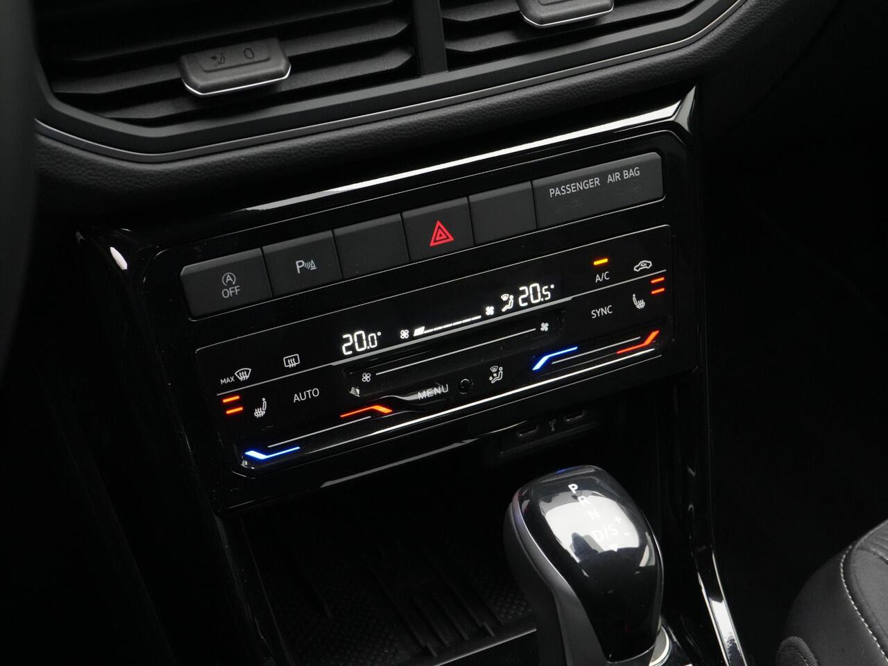 Volkswagen T-Cross 1.5 TSI 150 pk DSG R-Line Edition | IQ Light | Trekhaak | Stoelverwarming | Achteruitrijcamera | Adaptive Cruise | Carplay | 17 inch