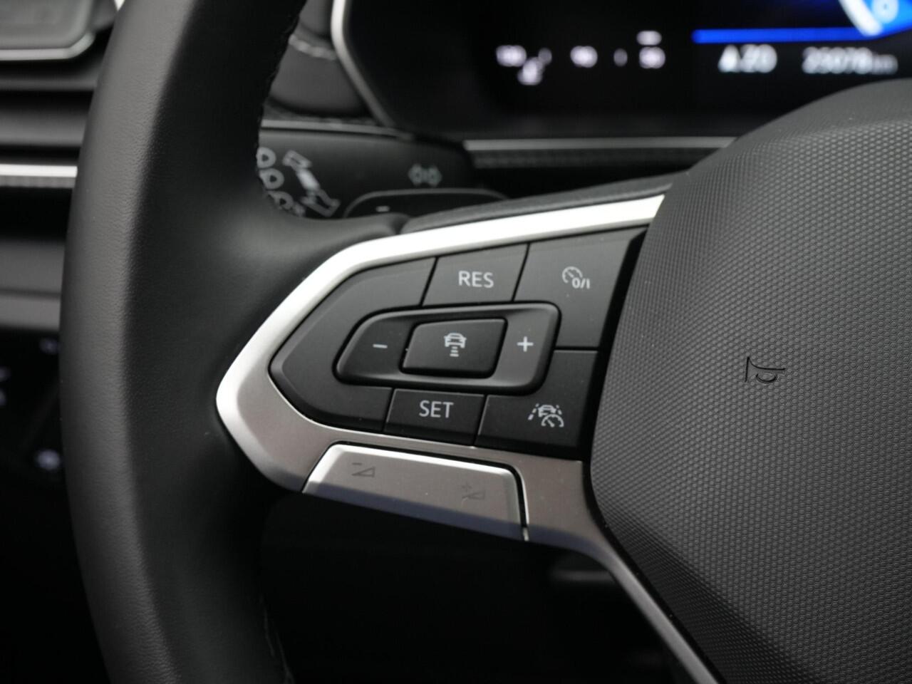 Volkswagen T-Cross 1.5 TSI 150 pk DSG R-Line Edition | IQ Light | Trekhaak | Stoelverwarming | Achteruitrijcamera | Adaptive Cruise | Carplay | 17 inch