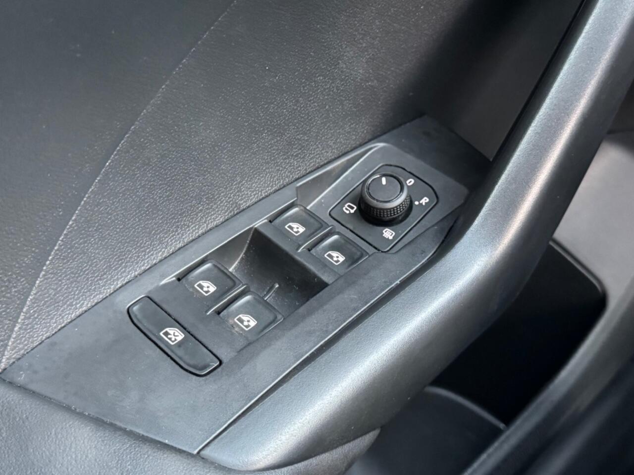 Volkswagen T-Cross 1.0 TSI 115 pk DSG Life Edition - Navi/Apple/Android - camera