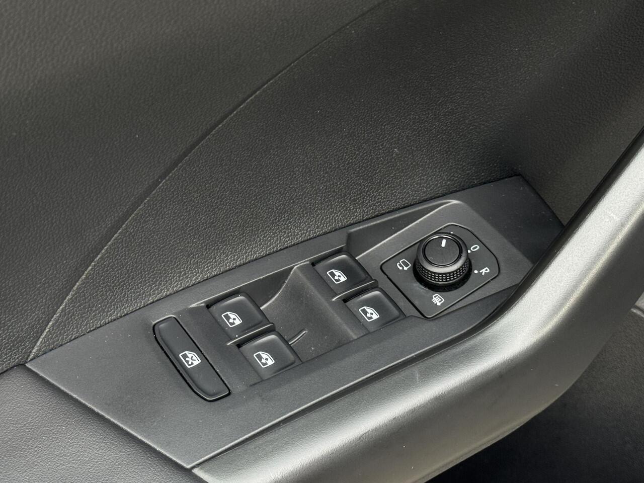 Volkswagen T-Cross 1.0 TSI Life Edition 115pk automaat | IQ Assist | Camera | App-Navi | 17LM