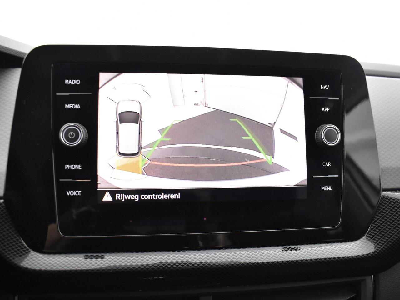 Volkswagen T-Cross Life Edition 1.0 TSI 95 pk 5 versn. Hand · Comfort pakket · Velgen 'ventura', 17 inch lichtmetaal · MEGA Sale - Prijs is incl. inruilbonus -