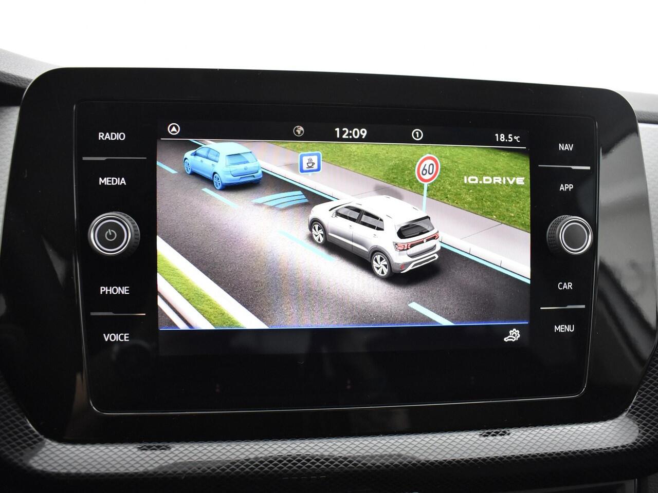 Volkswagen T-Cross Life Edition 1.0 TSI 95 pk 5 versn. Hand · Comfort pakket · Velgen 'ventura', 17 inch lichtmetaal · MEGA Sale - Prijs is incl. inruilbonus -