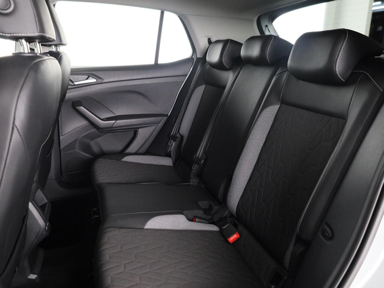 Volkswagen T-Cross 1.0 TSI Life Edition GOAL 95 pk | Navigatie | Parkeersensoren | Adaptieve cruise control | Autom. airco | Stoelverwarming |