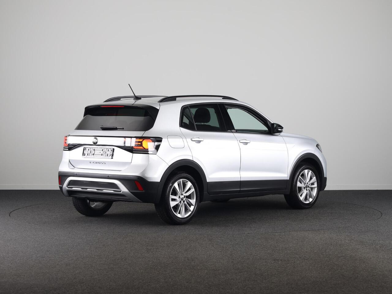 Volkswagen T-Cross 1.0 TSI Life Edition GOAL 95 pk | Navigatie | Parkeersensoren | Adaptieve cruise control | Autom. airco | Stoelverwarming |