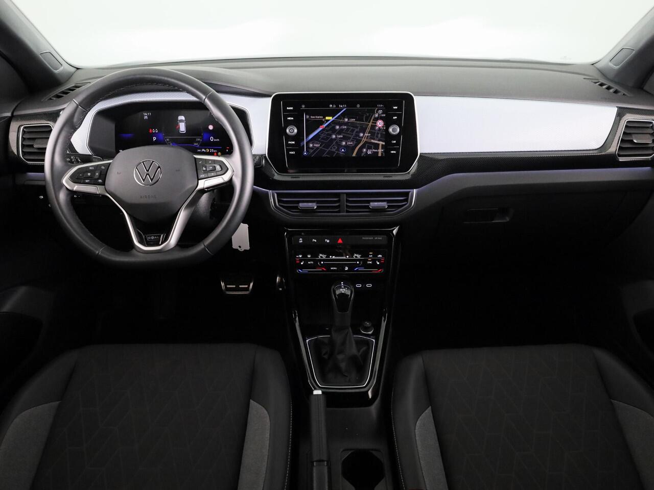 Volkswagen T-Cross 1.0 TSI Life Edition GOAL 116 pk Automaat (DSG) | Navigatie | Trekhaak (afneembaar) | Parkeersensoren (Park assist) | Stoelverwarming |