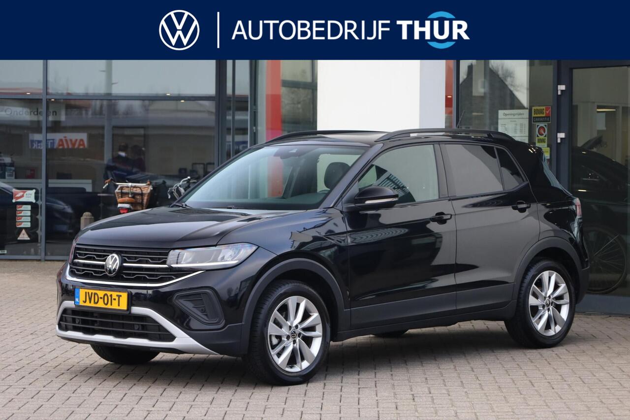 Volkswagen T-Cross 1.0 TSI Life Edition 115PK / 85kW PL ¤560 p/m* trekhaak side assist acc stoelverwarming climatronic park assist privacy glas 17" lmv 4 seizoenen banden ambiente verlichting zwarte dakhemel dimmende spiegel lendesteunen acc draadloos laden en draadloos car