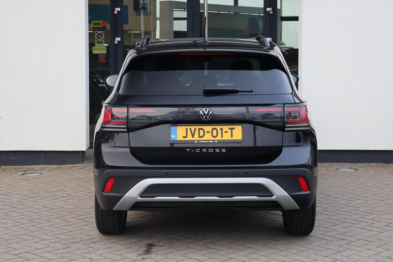 Volkswagen T-Cross 1.0 TSI Life Edition 115PK / 85kW PL ¤560 p/m* trekhaak side assist acc stoelverwarming climatronic park assist privacy glas 17" lmv 4 seizoenen banden ambiente verlichting zwarte dakhemel dimmende spiegel lendesteunen acc draadloos laden en draadloos car