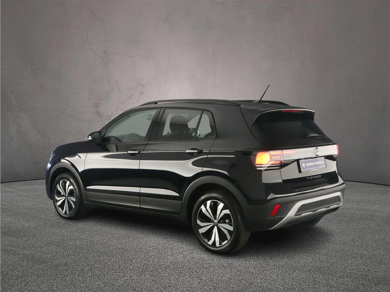 Volkswagen T-Cross Life Edition 1.0 TSI 115pk DSG Automaat Adaptive cruise control, Achteruitrijcamera, Stoelverwarming, App connect, Parkeersensoren, LED koplampen