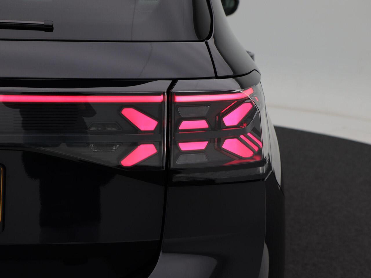 Volkswagen T-Cross 1.0 TSi 115 Pk Automaat Life Edition | Virtual Cockpit | Adaptive Cruise | Camera | LED | Stoelverwarming | 17 Inch | 25.820 Km!