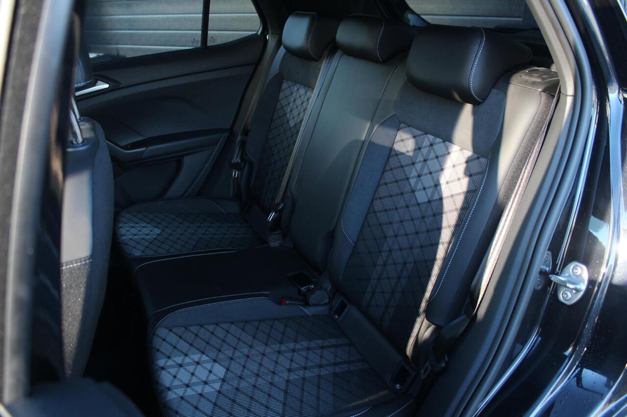 Volkswagen T-Cross 1.5 TSI R-Line Edition | Trekhaak | Stoelverwarming | Adaptieve cruise control | Nette auto