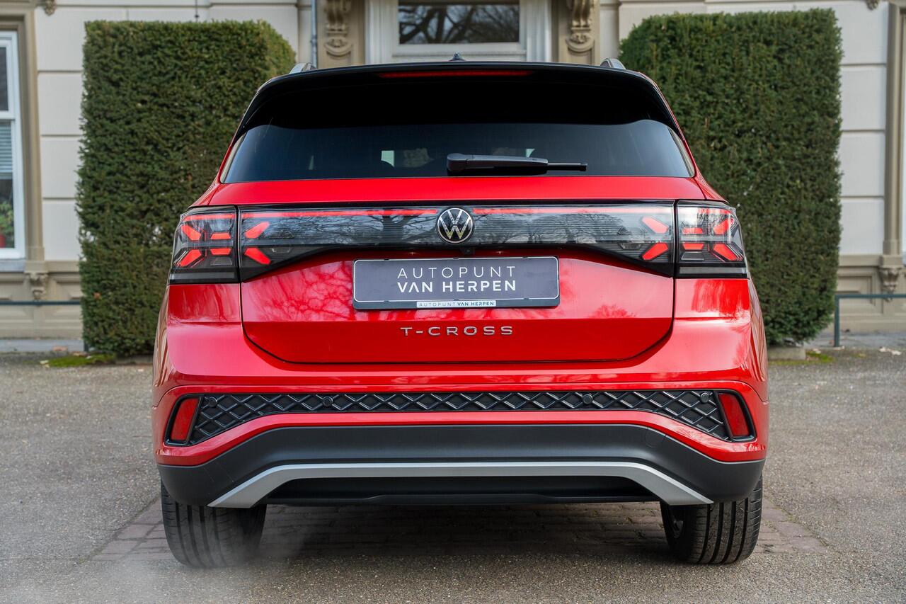 Volkswagen T-Cross 1.5 TSI R-Line Business TREKHAAK | CAMERA | KEYLESS | CARPLAY | ADAPTIVE | IQ LIGHTS