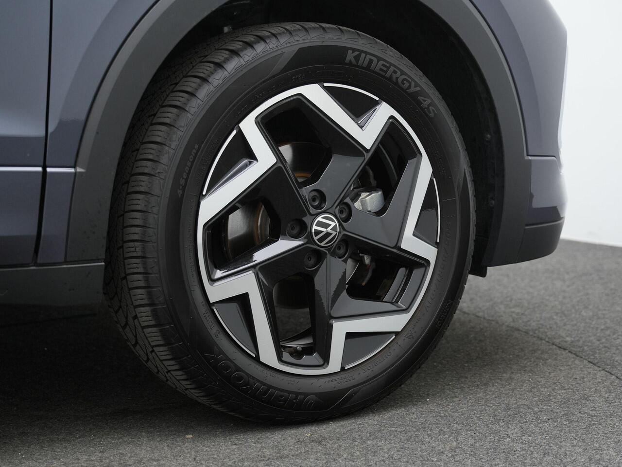 Volkswagen T-Cross 1.5 TSI 150 pk DSG R-Line | Trekhaak | IQ Light | Achteruitrijcamera | Stoelverwarming | Adaptive Cruise