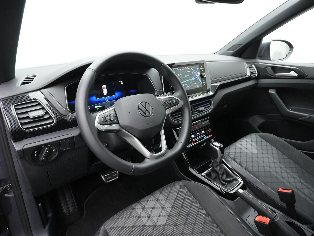 Volkswagen T-Cross 1.5 TSI 150 pk DSG R-Line | Trekhaak | IQ Light | Achteruitrijcamera | Stoelverwarming | Adaptive Cruise