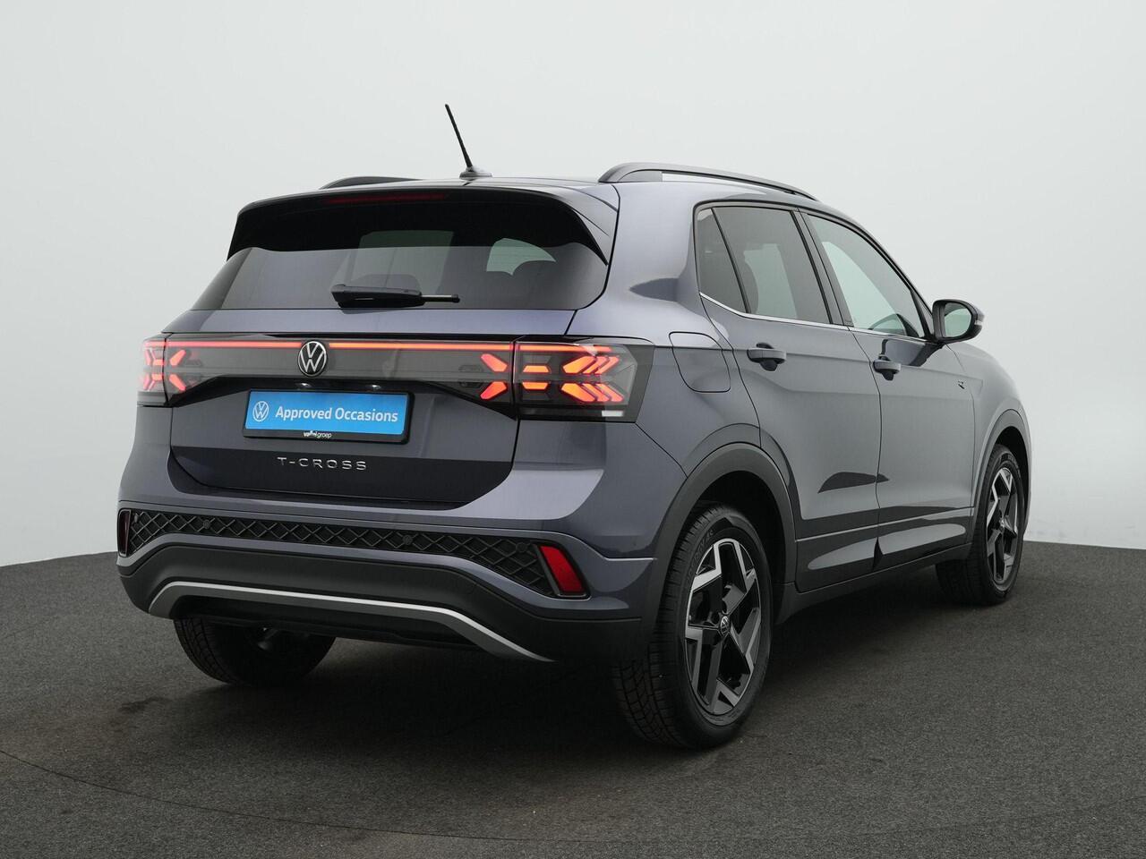 Volkswagen T-Cross 1.5 TSI 150 pk DSG R-Line | Trekhaak | IQ Light | Achteruitrijcamera | Stoelverwarming | Adaptive Cruise