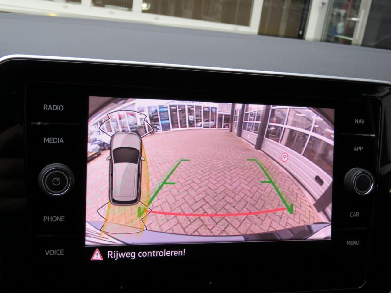 Volkswagen T-Cross VOLKSWAGEN T-CROSS 1.5 TSI 150pk R-LINE DSG-aut. / Trekhaak / IQ Light / Camera / FABRIEKS garantie