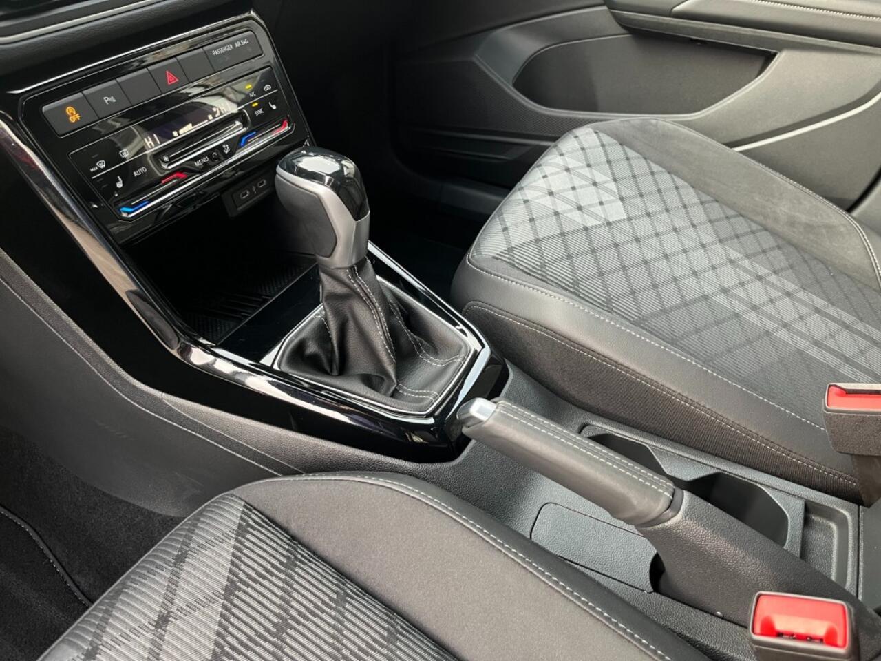 Volkswagen T-Cross 1.5 TSI 150PK R-LINE AFN. TREKH. - CAMERA - AD. CRUISE