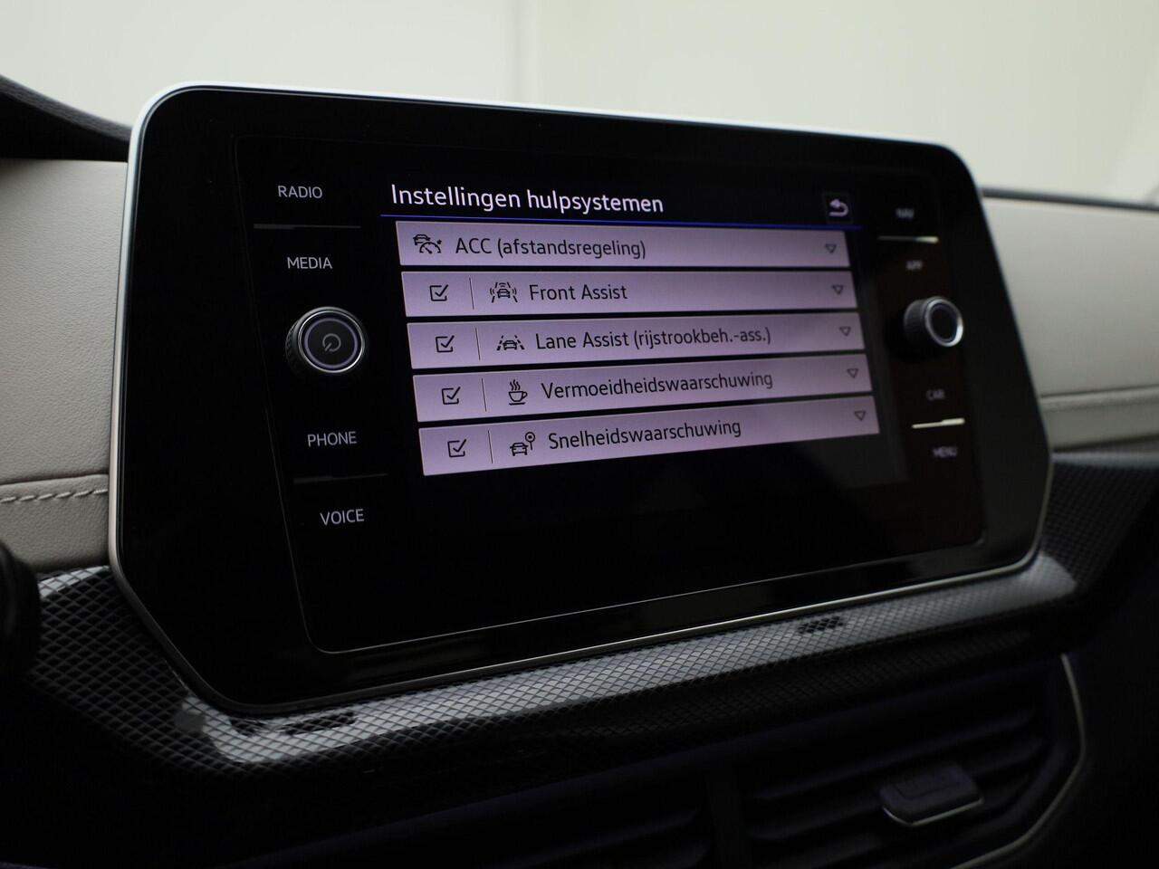 Volkswagen T-Cross 1.0TSI/116PK DSG Style · Navigatie · Apple/Android Car Play · Camera + Parkeersensoren · Stoelverwarming · Garantie t/m 28-11-2026