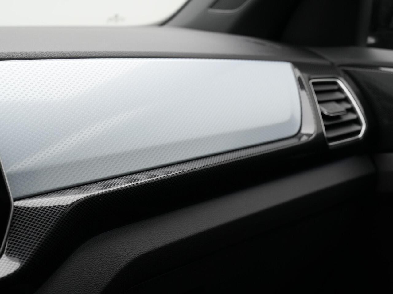 Volkswagen T-Cross 1.0 TSI 115 pk DSG Goal Edition | Trekhaak | Stoelverwarming | Adaptive Cruise | Navigatie