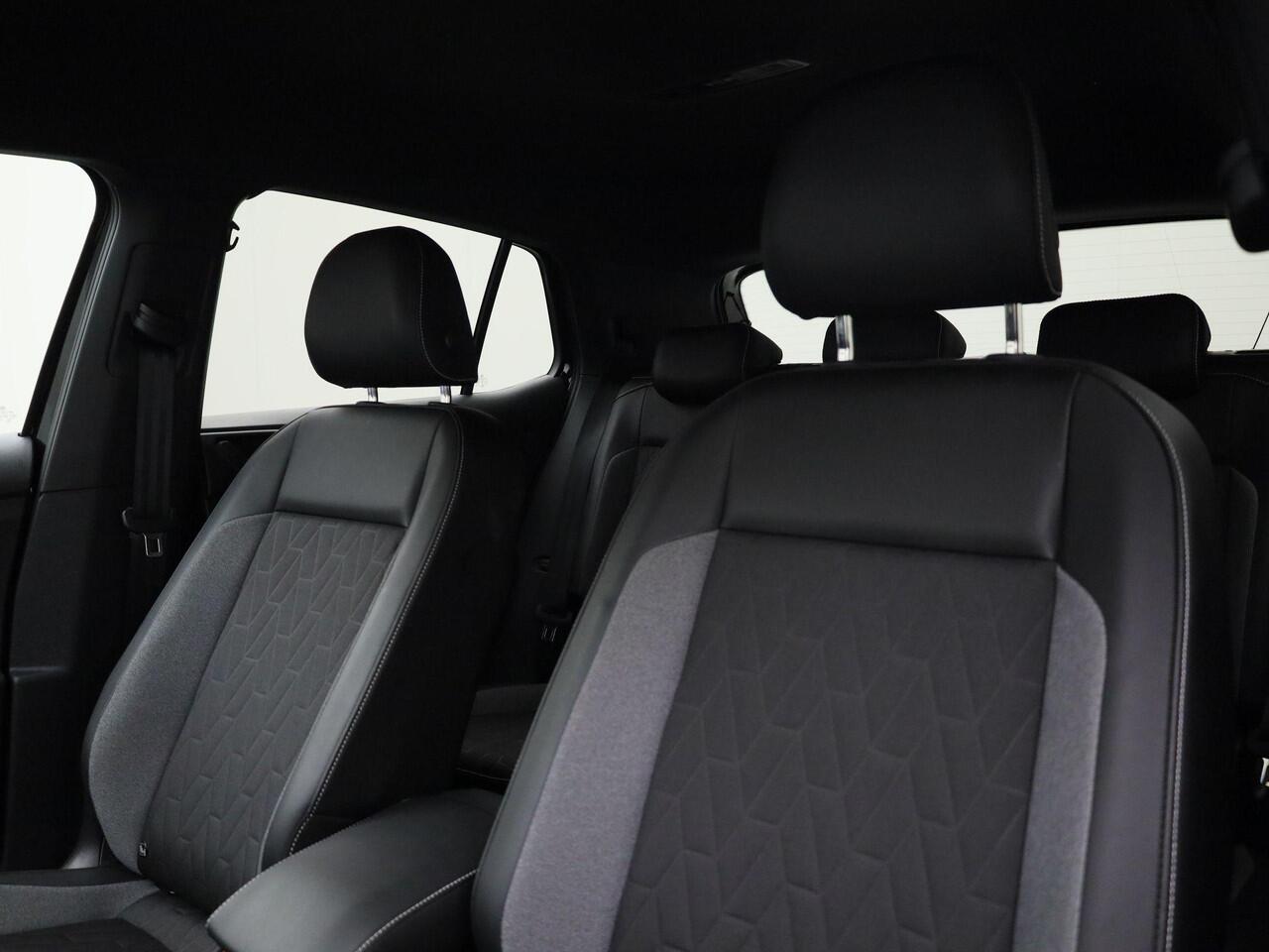 Volkswagen T-Cross 1.0TSI/116PK Goal DSG · Navigatie · Trekhaak · Apple/Android Car Play · Garantie t/m 17-04-2027