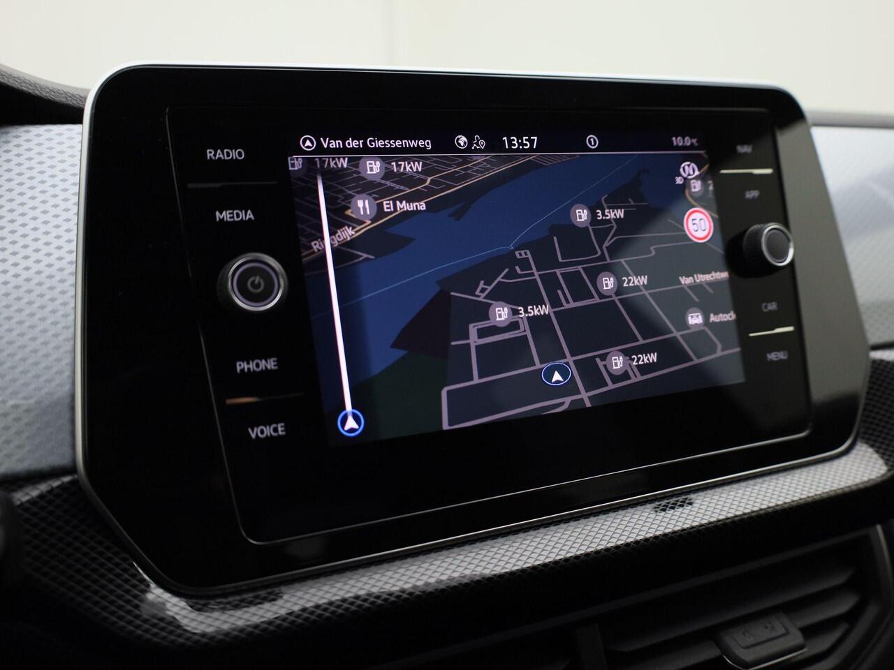 Volkswagen T-Cross 1.0TSI/116PK Goal DSG · Navigatie · Trekhaak · Apple/Android Car Play · Garantie t/m 17-04-2027