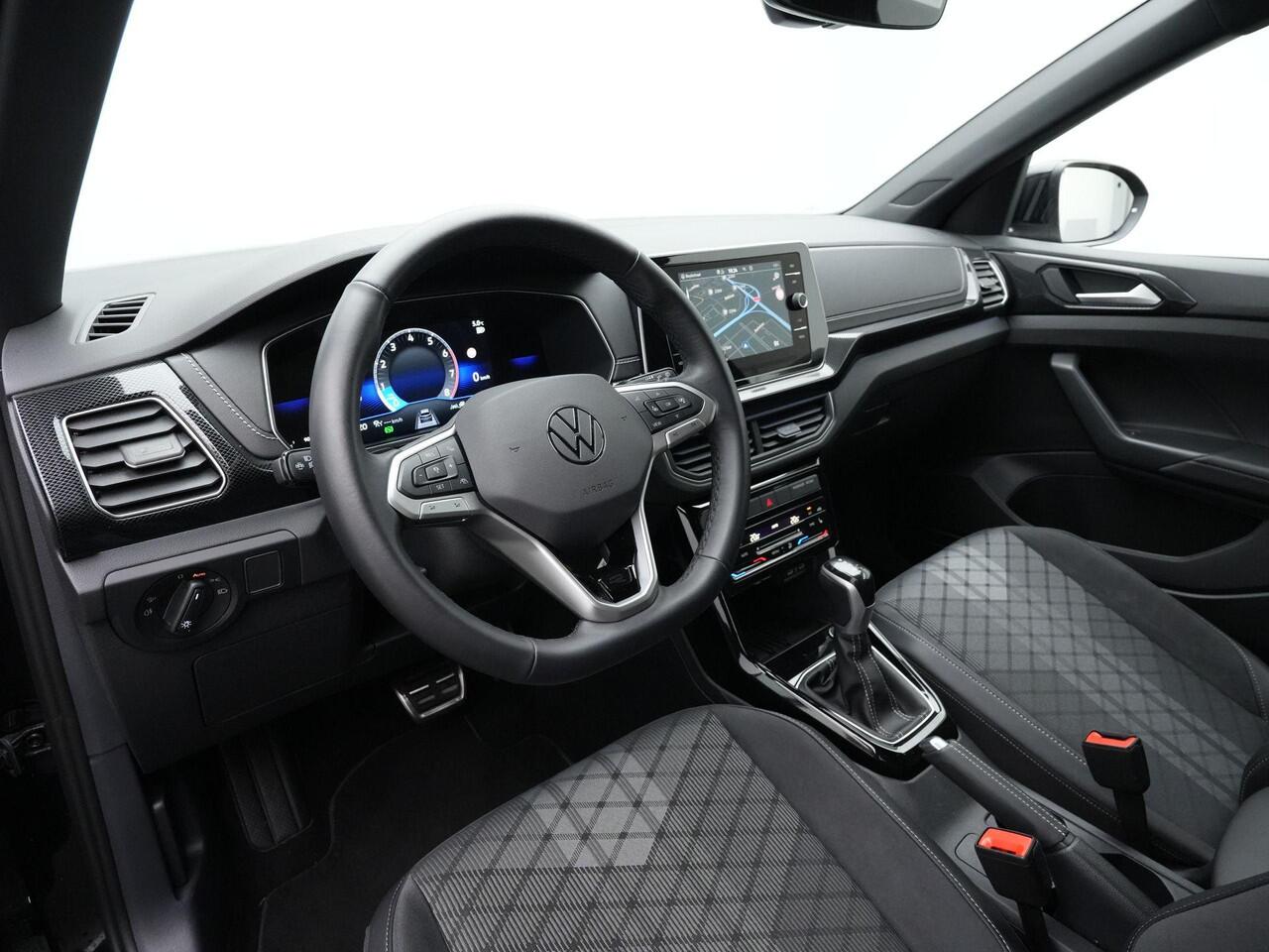 Volkswagen T-Cross 1.5 TSI 150 pk DSG R-Line | Trekhaak | IQ Light | Achteruitrijcamera | Stoelverwarming | Navigatie