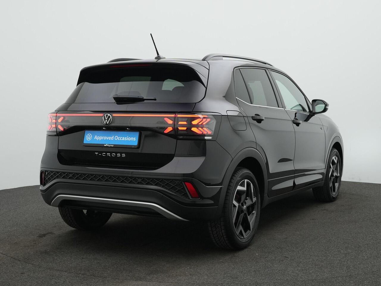 Volkswagen T-Cross 1.5 TSI 150 pk DSG R-Line | Trekhaak | IQ Light | Achteruitrijcamera | Stoelverwarming | Navigatie