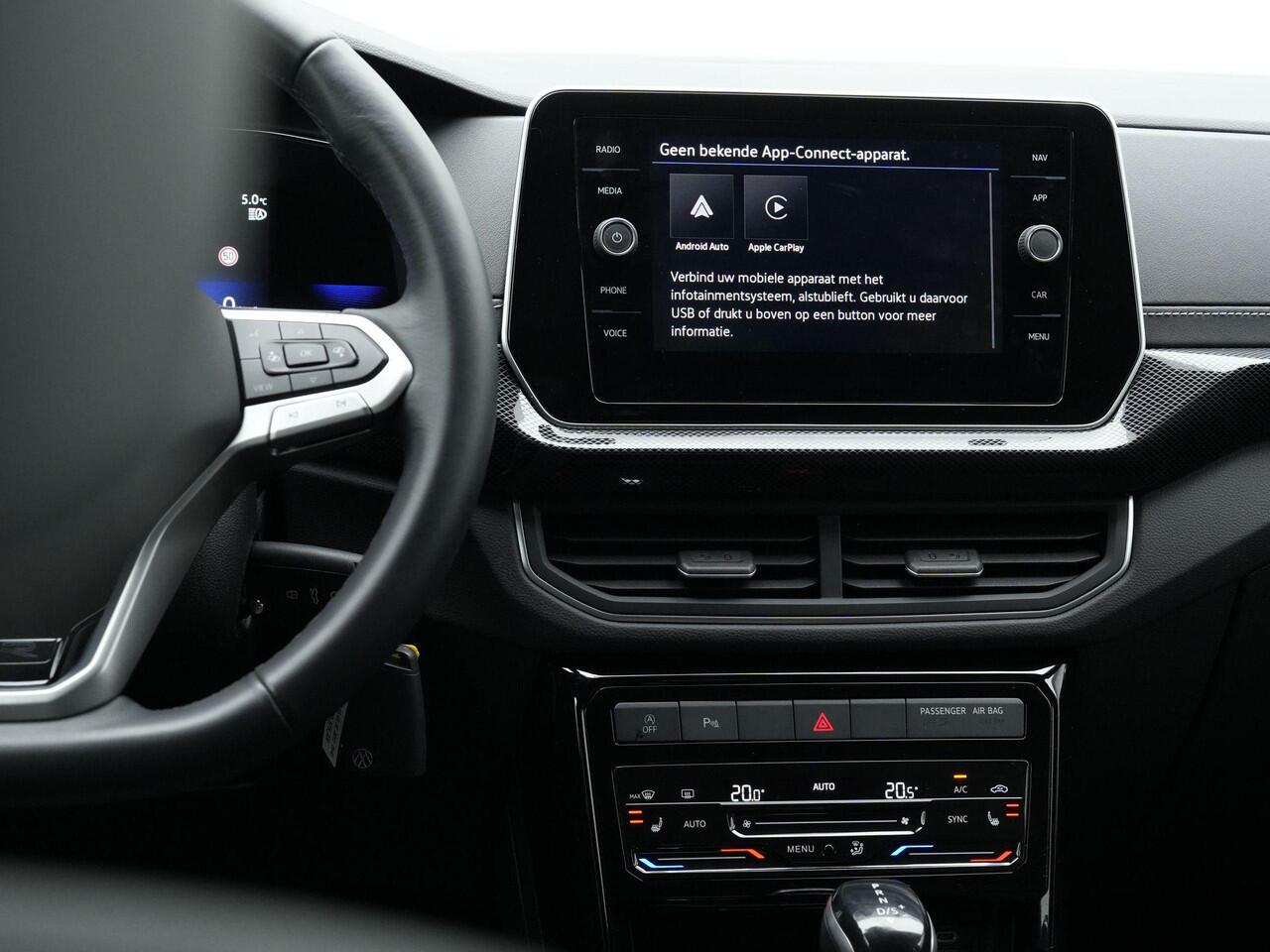 Volkswagen T-Cross 1.5 TSI 150 pk DSG R-Line | Trekhaak | IQ Light | Achteruitrijcamera | Stoelverwarming | Navigatie