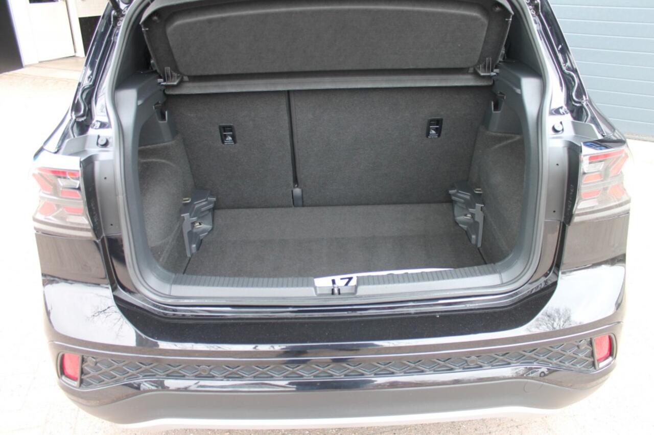 Volkswagen T-Cross 1.5 TSI R-LINE 150 PK Automaat / afneembare trekhaak / Stoel vw.
