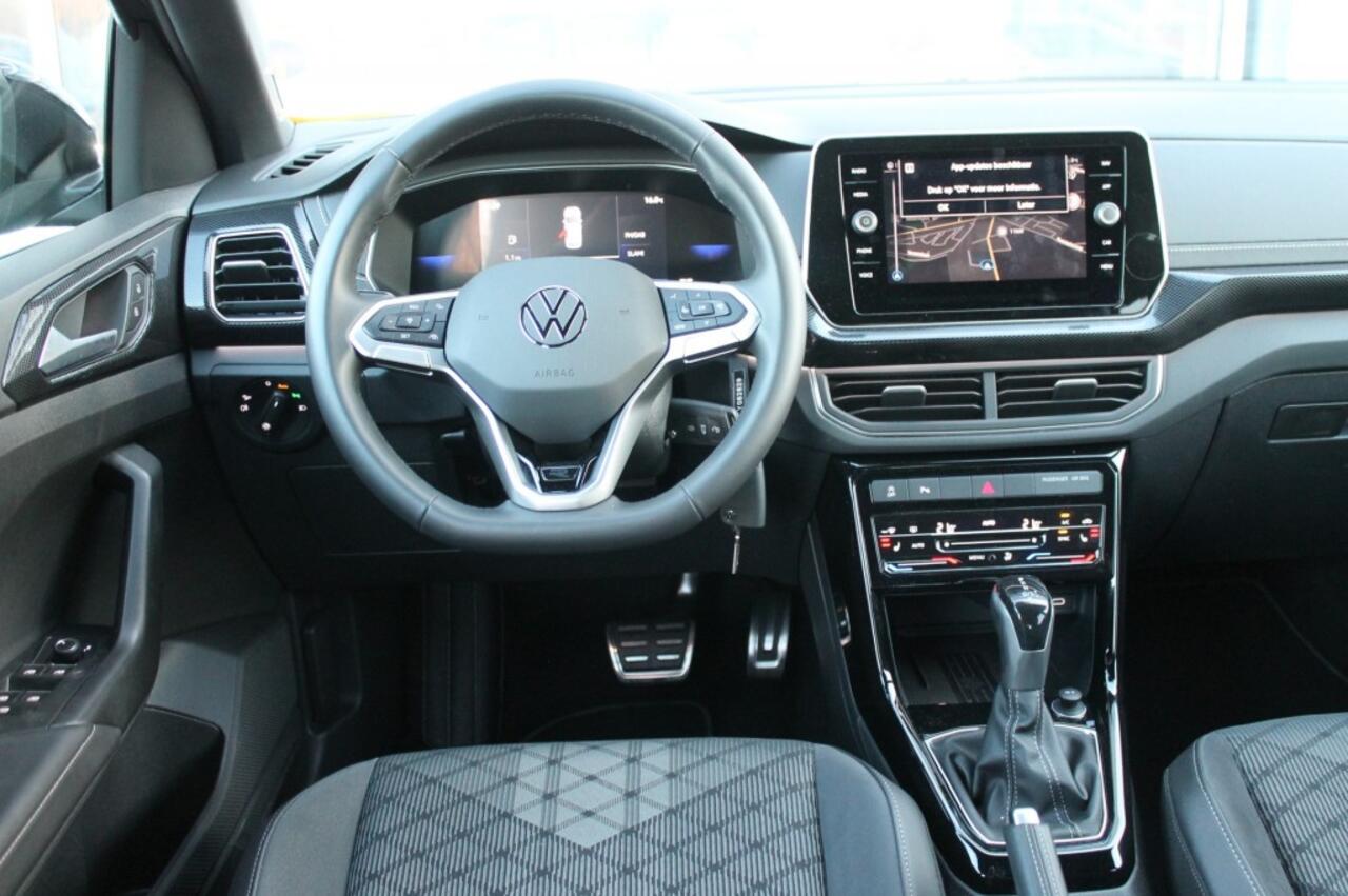 Volkswagen T-Cross 1.5 TSI R-LINE 150 PK Automaat / afneembare trekhaak / Stoel vw.