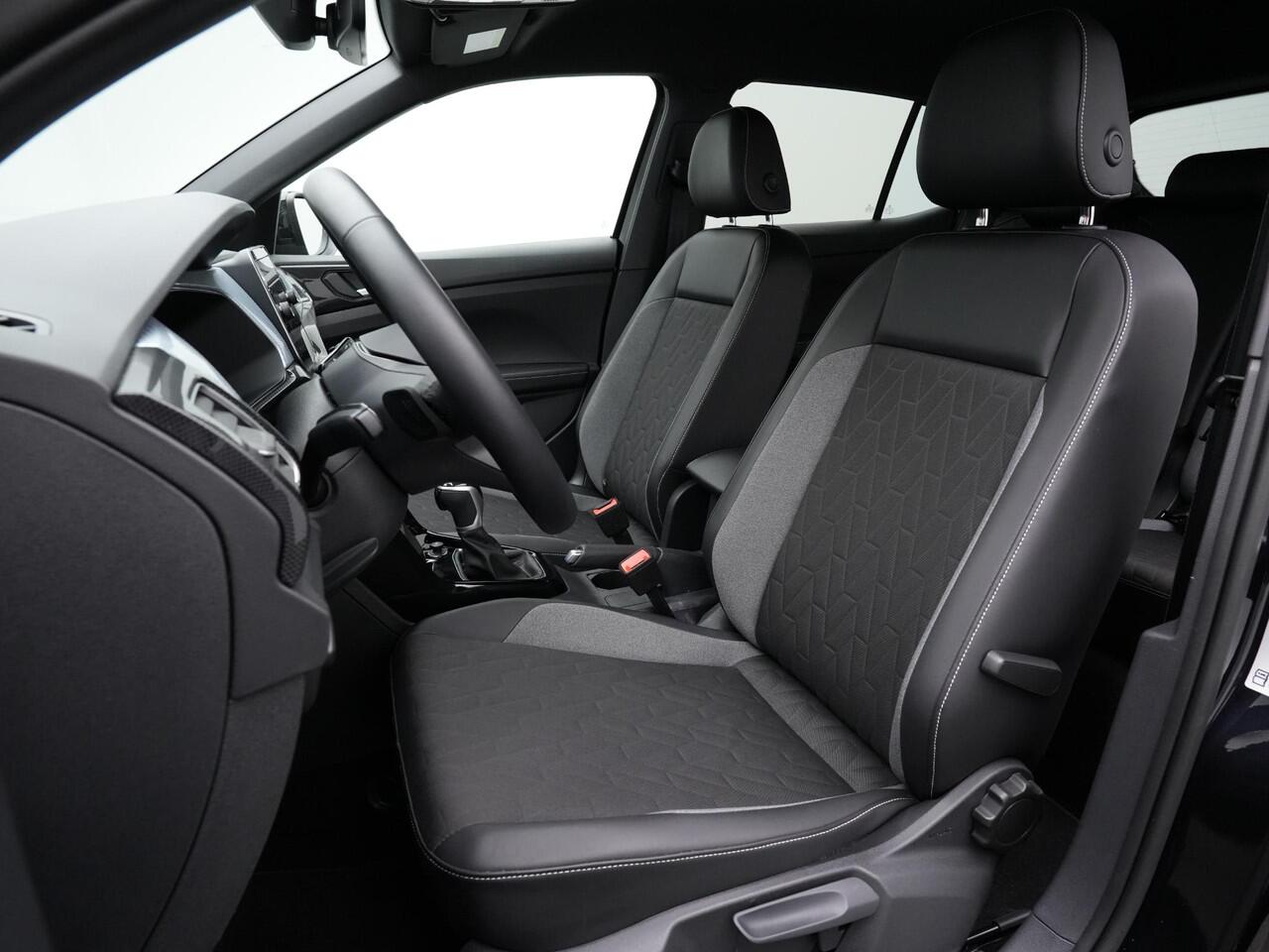Volkswagen T-Cross 1.0 TSI 115 pk DSG Life Goal Edition | Trekhaak | Stoelverwarming | Adaptive Cruise | Navigatie | Leder/stof