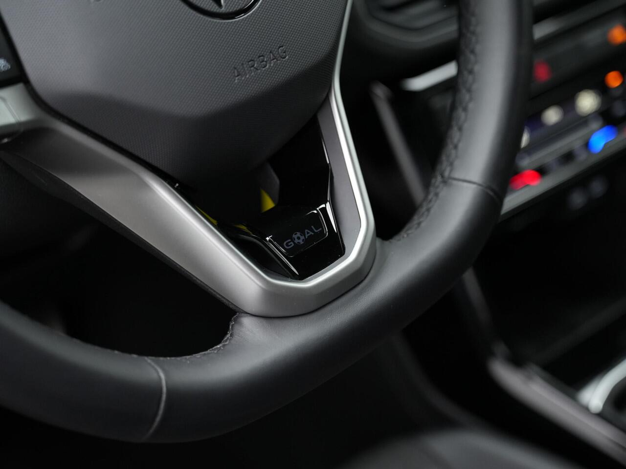 Volkswagen T-Cross 1.0 TSI 115 pk DSG Life Goal Edition | Trekhaak | Stoelverwarming | Adaptive Cruise | Navigatie | Leder/stof