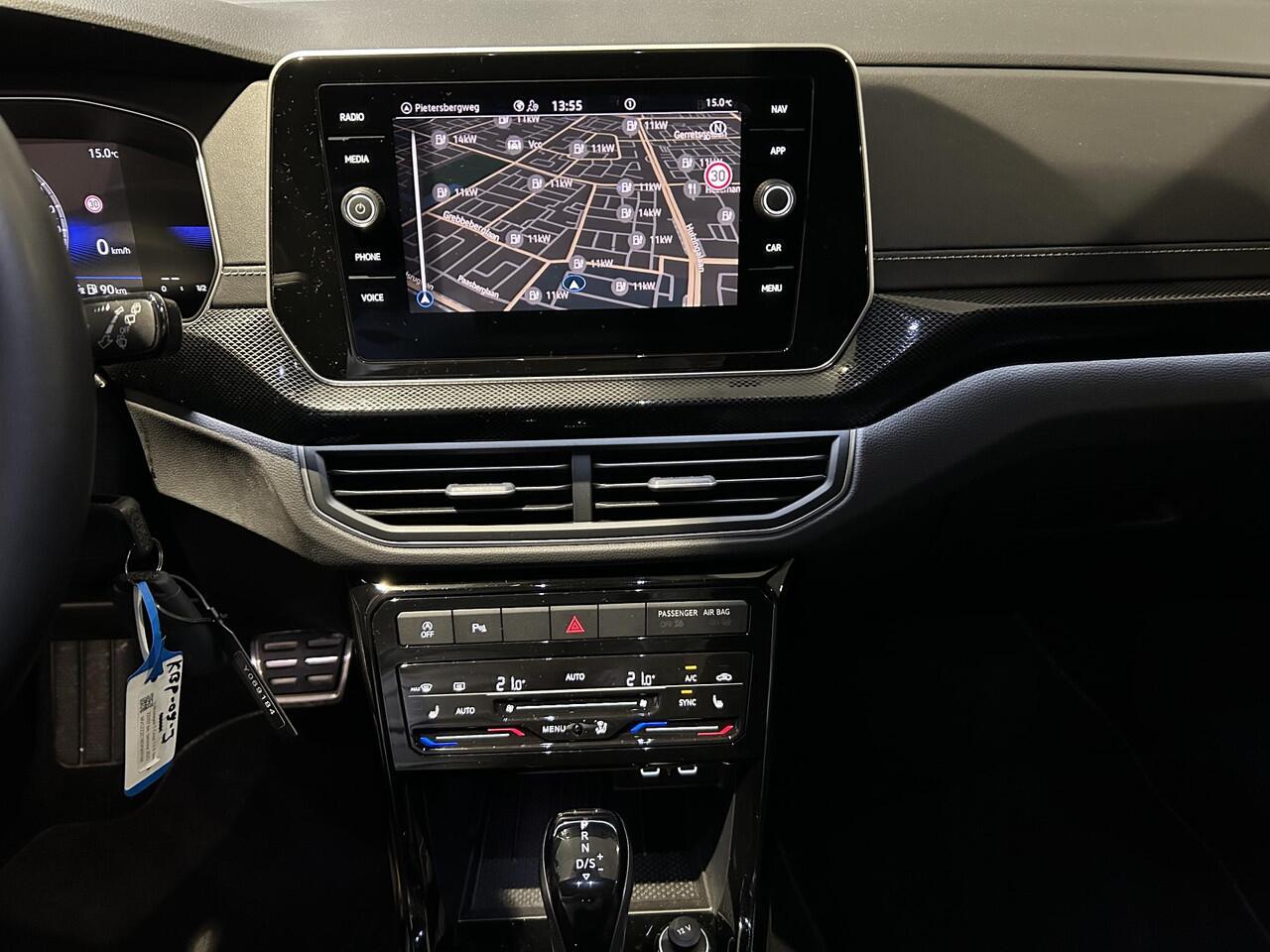 Volkswagen T-Cross 1.5 TSI R-Line Edition | Navigatie | Trekhaak | Stoelverwarming | Adaptieve cruise control |