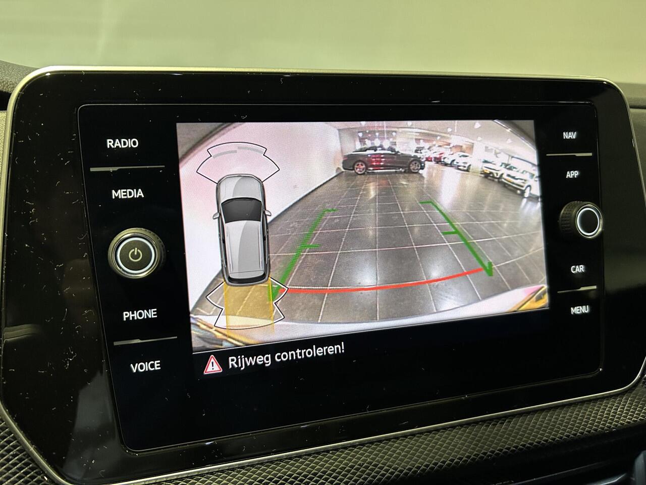 Volkswagen T-Cross 1.5 TSI R-Line Edition | Navigatie | Trekhaak | Stoelverwarming | Adaptieve cruise control |