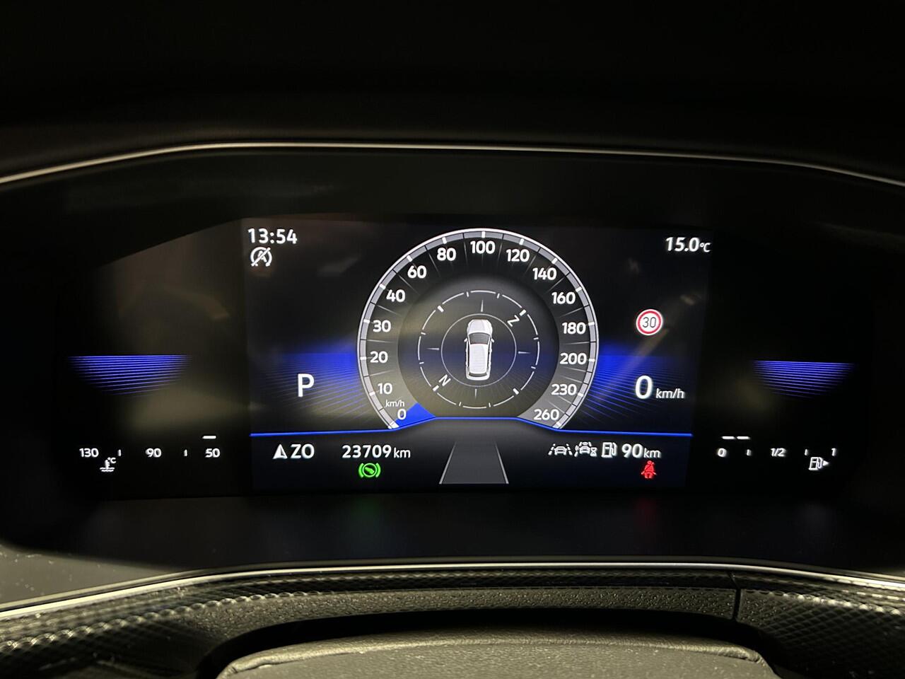 Volkswagen T-Cross 1.5 TSI R-Line Edition | Navigatie | Trekhaak | Stoelverwarming | Adaptieve cruise control |