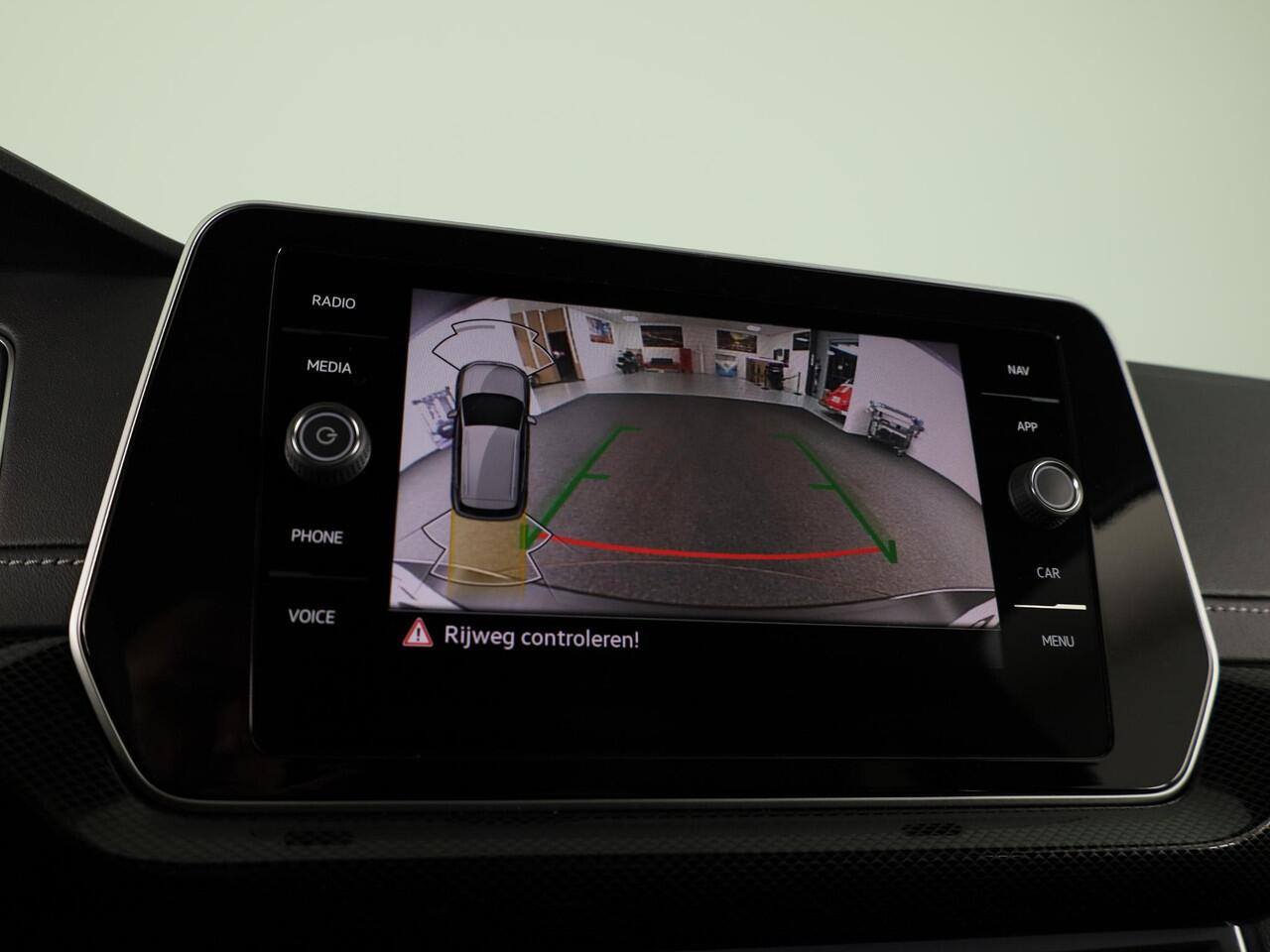 Volkswagen T-Cross R-Line Edition 1.0 TSI 116 PK DSG | 18" LM | Camera | Stoelverwarming | IQ.Light |