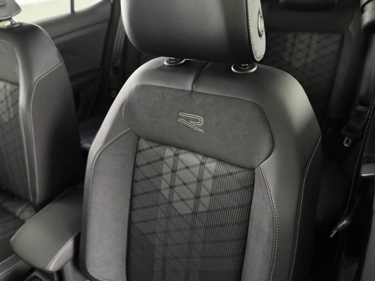 Volkswagen T-Cross R-Line Edition 1.0 TSI 116 PK DSG | 18" LM | Camera | Stoelverwarming | IQ.Light |