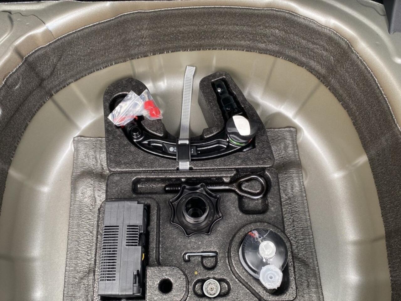 Volkswagen T-Cross 1.5 TSI DSG R-LINE AFN.TREKHAAK/IQ-LIGHTS/CAMERA/ACC/KEY-LESS