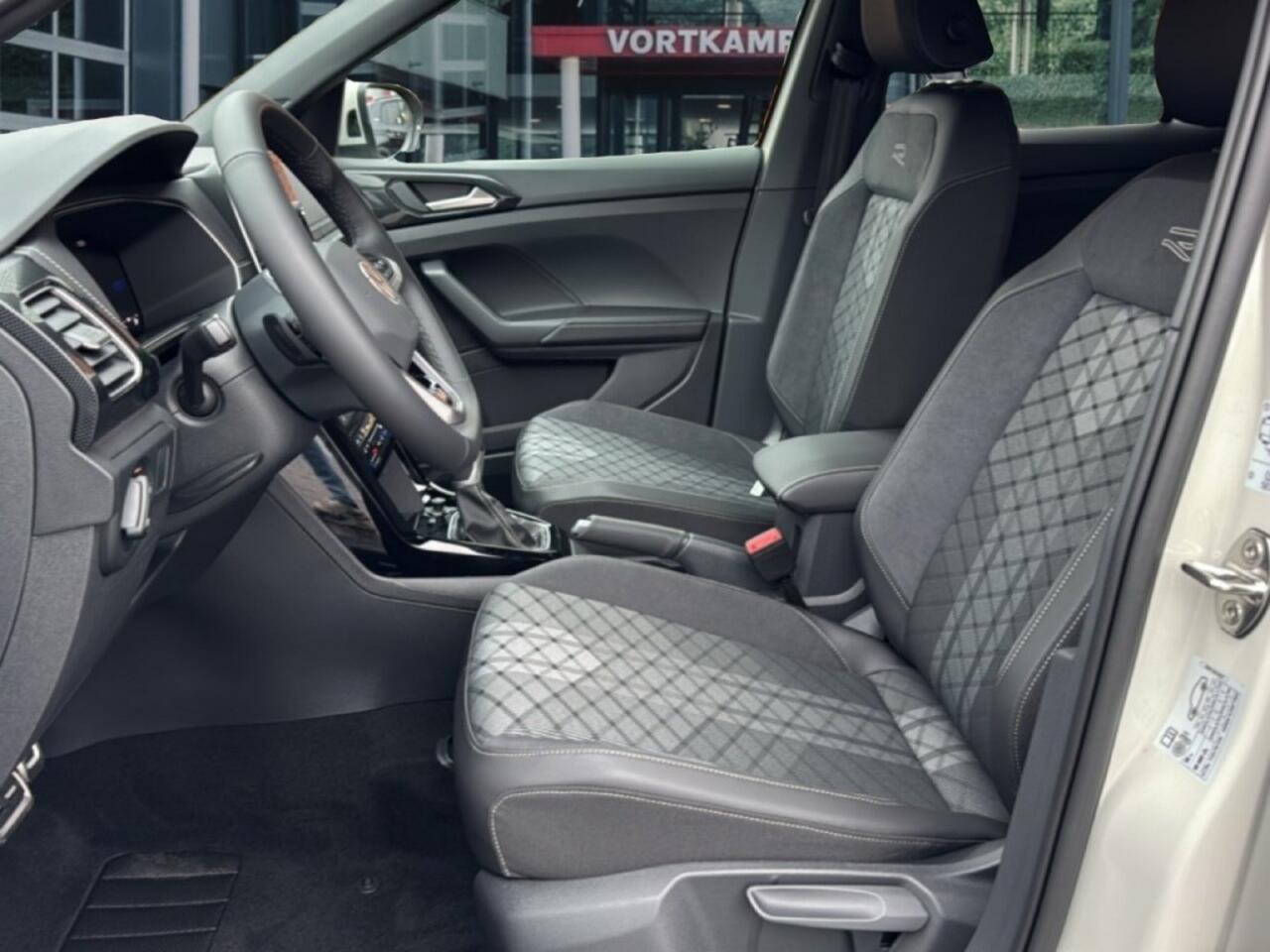 Volkswagen T-Cross 1.0 TSI DSG R-LINE afn.TREKHAAK/CAMERA/ACC/STOELVERW/CARPLAY