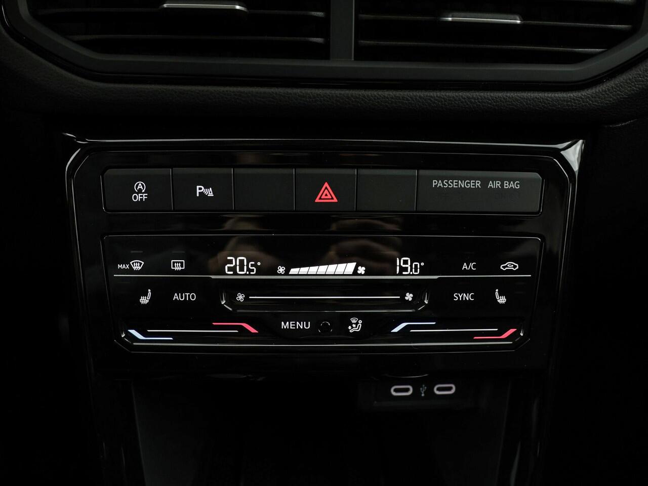 Volkswagen T-Cross Life Edition 1.0 TSI 95 PK 5 versn. Hand · Comfort pakket · Parkeersensoren voor en achter ·