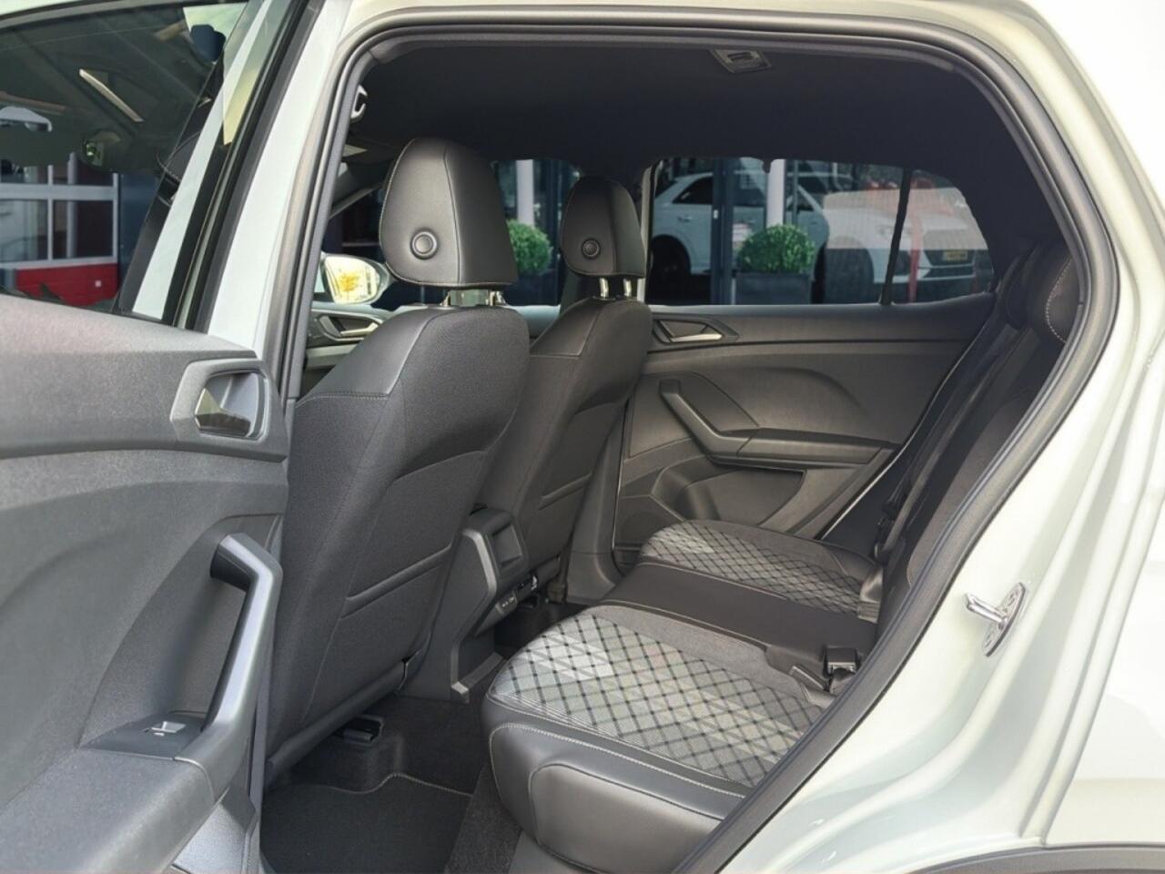 Volkswagen T-Cross 1.5 TSI DSG R-LINE TREKHAAK/CAMERA/CARPLAY/ACC/STOELVERW