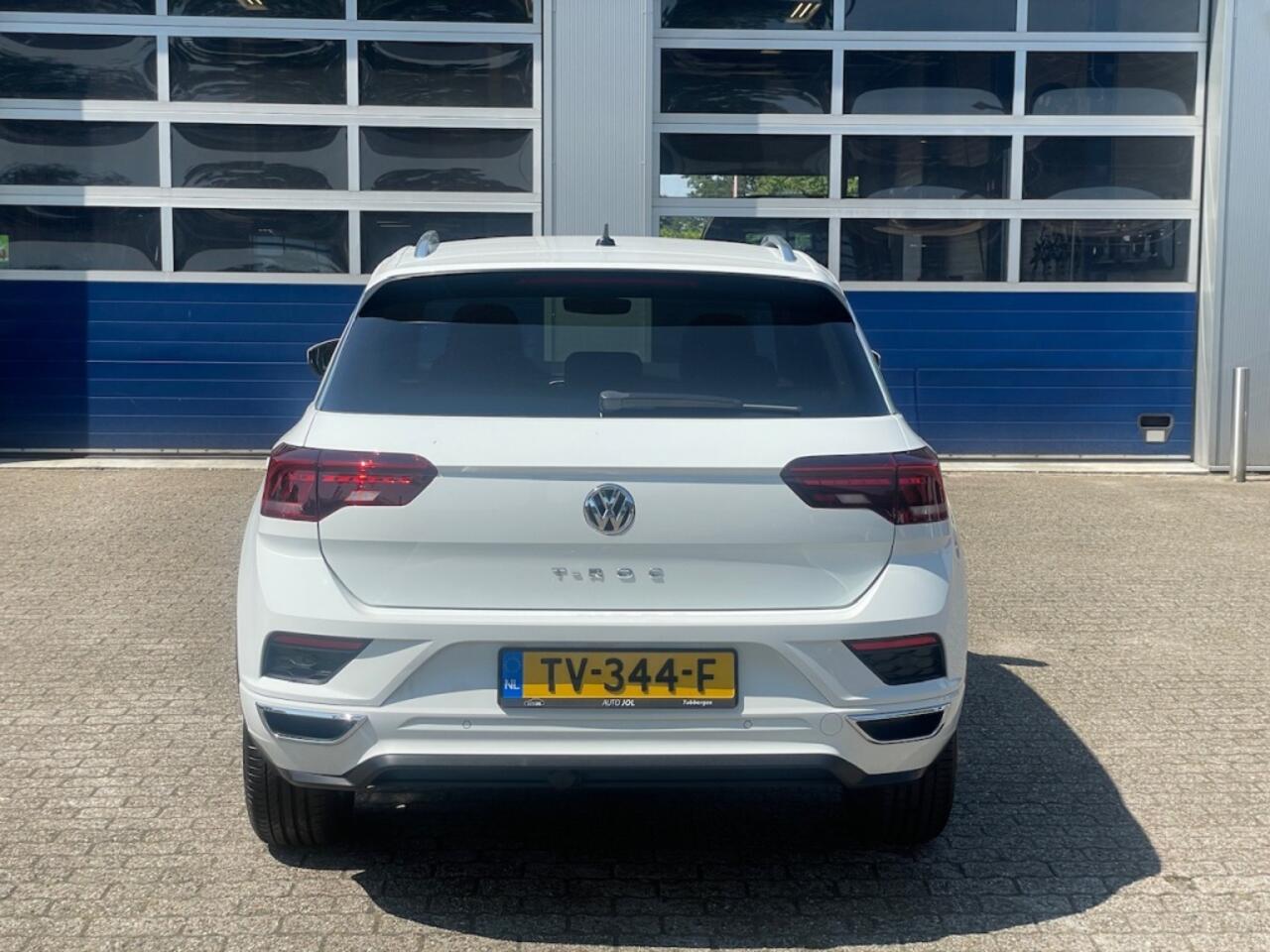 Volkswagen T-Roc 1.5 TSI Sport R-line | LED | trekhaak | rijklaarprijs | BOVAG