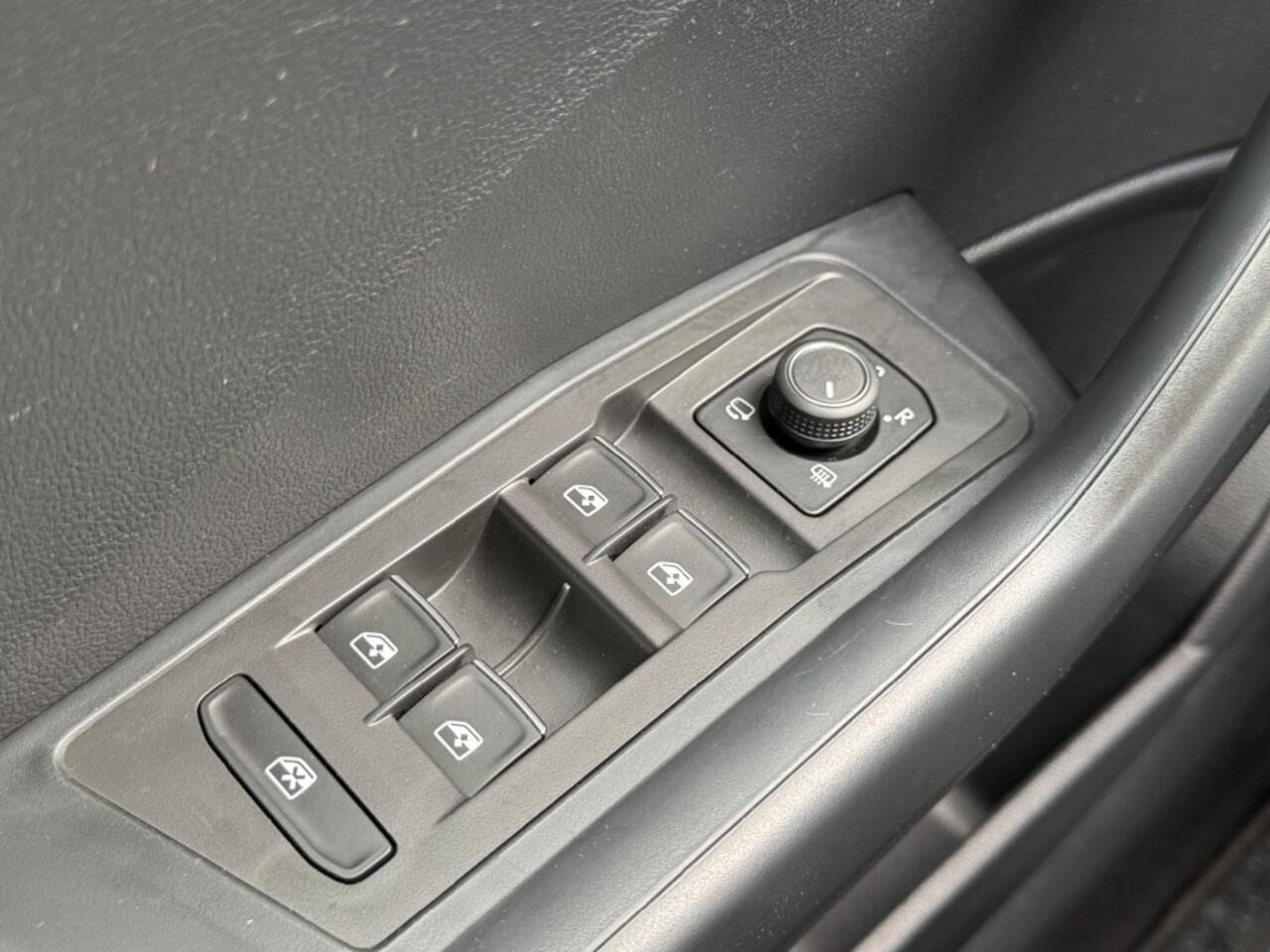 Volkswagen T-Roc 1.0 TSI 115 pk Style - Navigatie orgineel